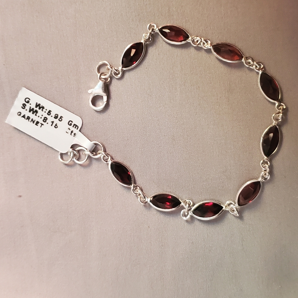 Sterling Silver (8.15ct) Garnet 5.95g  Bracelet
